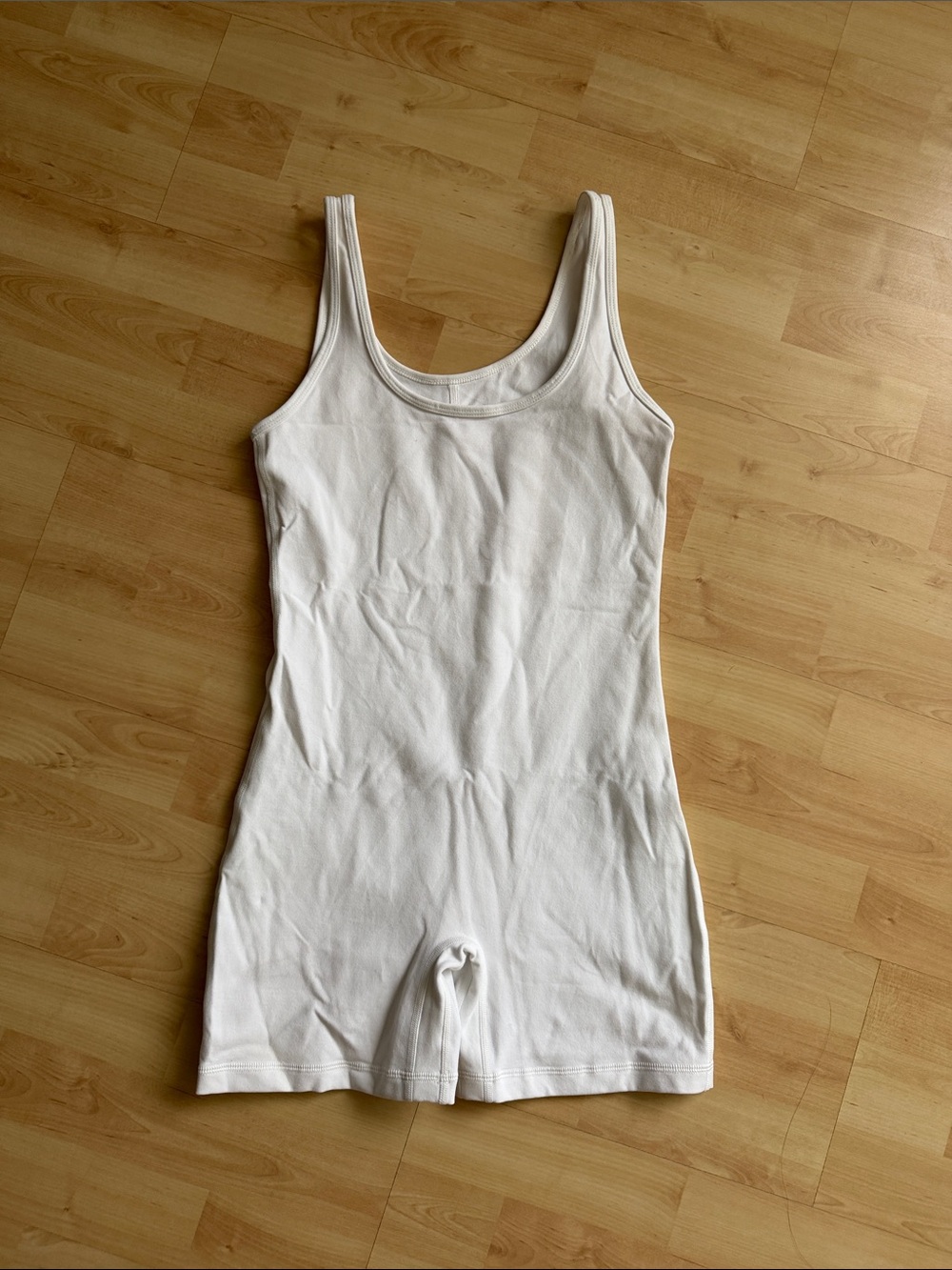 Aritzia Golden Life Shake-It 5” Romper White Size S